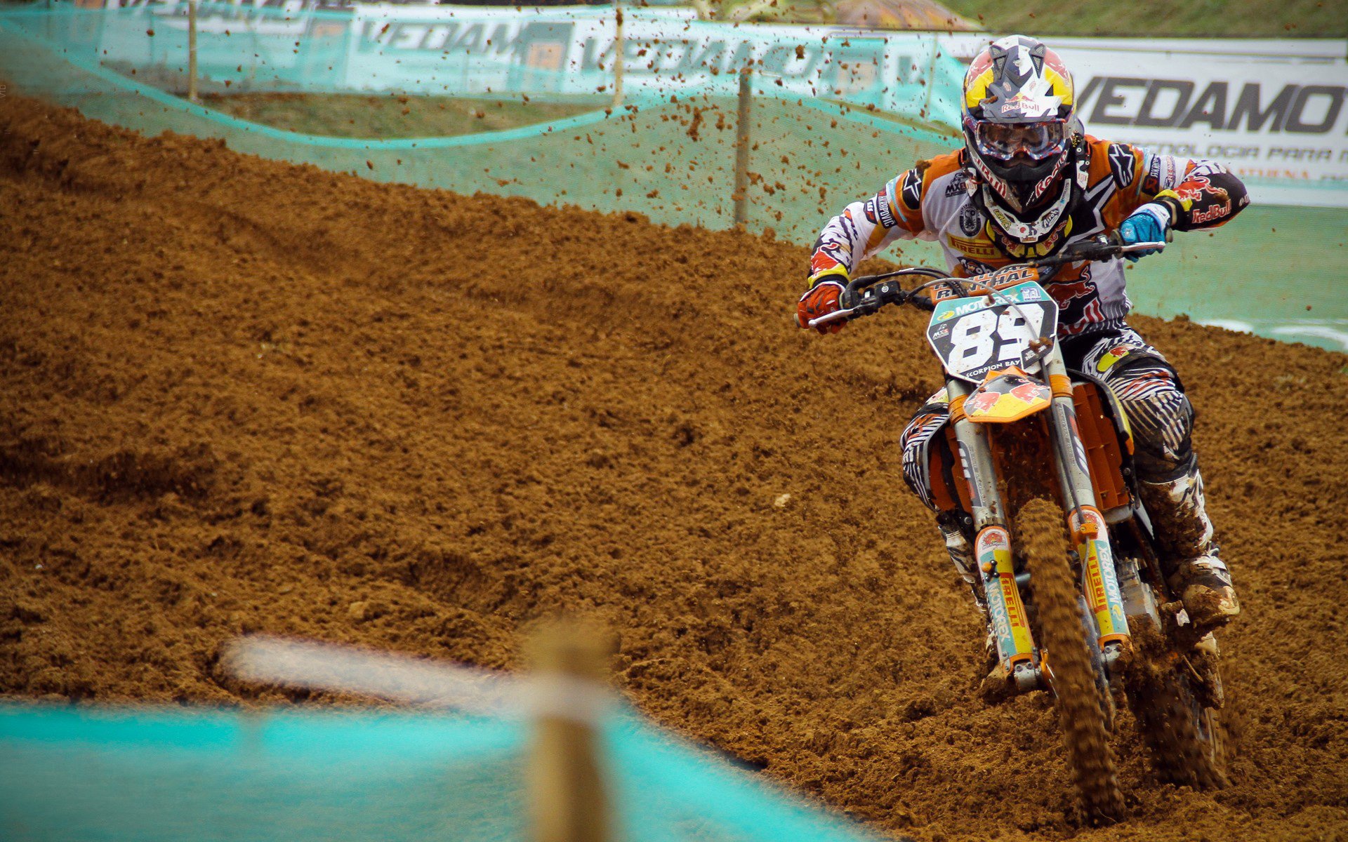 保罗乔治训练片段刷爆社交平台，保罗乔治训练集锦