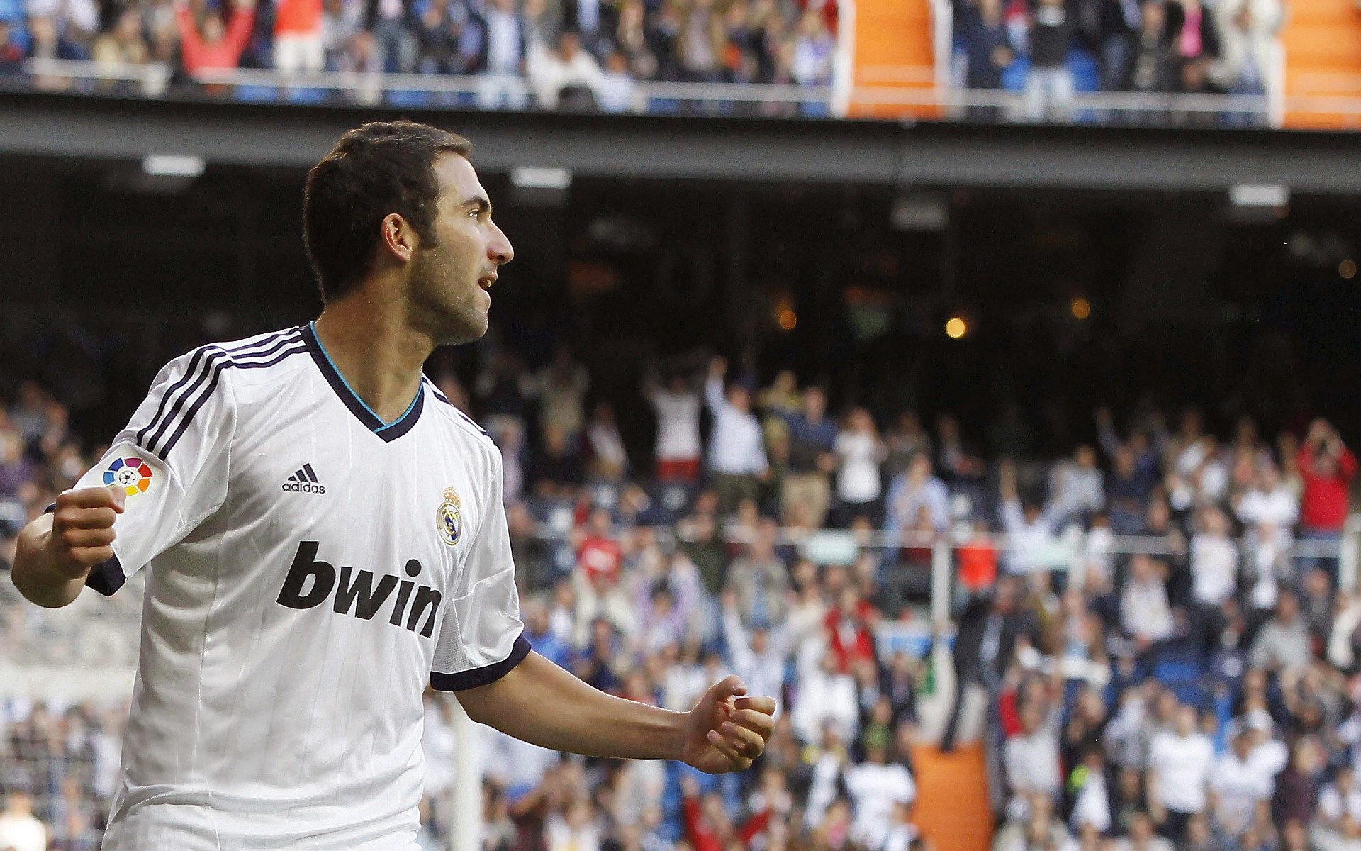 德甲攻势如潮：全场节奏快如闪电，德甲现场